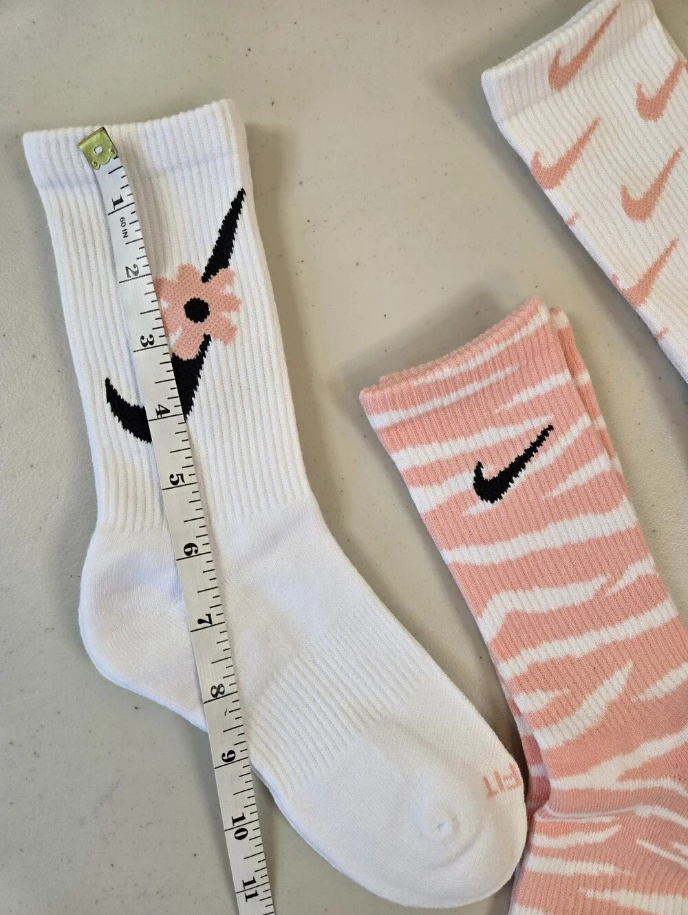 NWoT Nike 3-Pack Pink & White Crew Socks Medium 6-10
